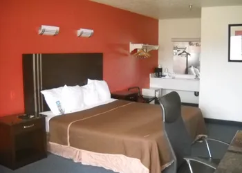 Travelodge by Wyndham Parkersburg hotel thumbnail 3