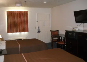 Travelodge by Wyndham Parkersburg hotel thumbnail 4