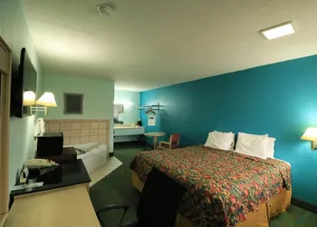 Travelodge by Wyndham Parkersburg hotel thumbnail 5
