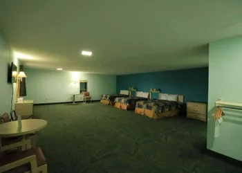 Travelodge by Wyndham Parkersburg hotel thumbnail 8