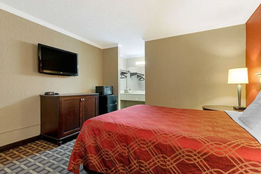 Days Inn by Wyndham Hinesville Near Fort Stewart hotel detail image 6
