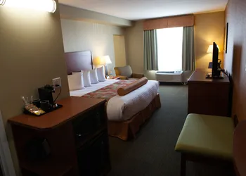 Best Western Plus Service Inn & Suites hotel thumbnail 5