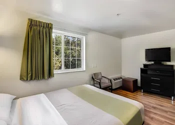 Studio 6 East Brunswick, NJ - NYC Area hotel thumbnail 8