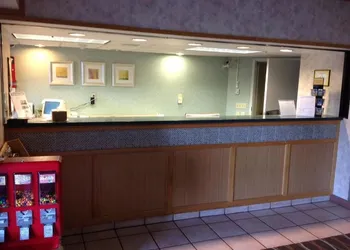 Plano Inn & Suites hotel thumbnail 2