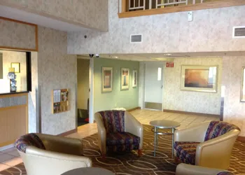 Plano Inn & Suites hotel thumbnail 4