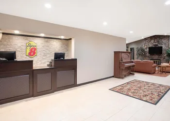Super 8 by Wyndham Billings hotel thumbnail 2