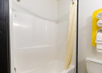 Studio 6 Bay City, TX hotel thumbnail 5