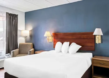 Econo Lodge Billings hotel thumbnail 8