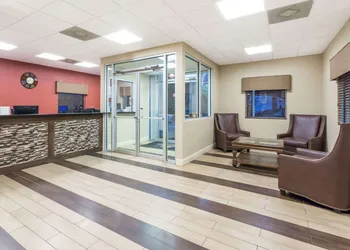 Days Inn by Wyndham Fredericksburg North hotel thumbnail 2