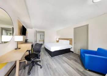 Days Inn by Wyndham Fredericksburg North hotel thumbnail 8