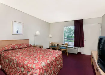 Knights Inn - Fredericksburg hotel thumbnail 2