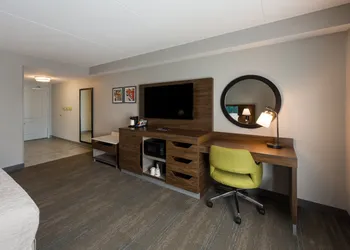 Hampton Inn & Suites Fredericksburg-at Celebrate Virginia hotel thumbnail 4