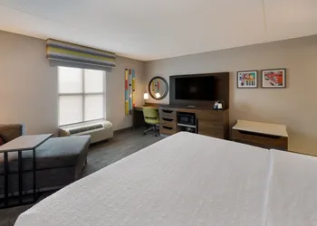 Hampton Inn & Suites Fredericksburg-at Celebrate Virginia hotel thumbnail 6