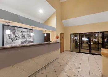 Super 8 by Wyndham Midland hotel thumbnail 2