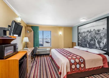Super 8 by Wyndham Midland hotel thumbnail 4