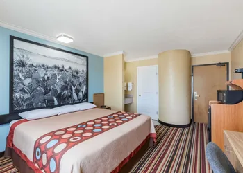 Super 8 by Wyndham Midland hotel thumbnail 5