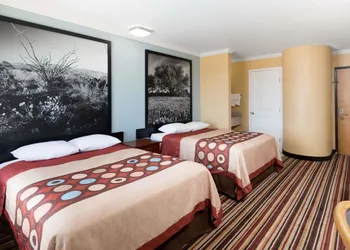 Super 8 by Wyndham Midland hotel thumbnail 6