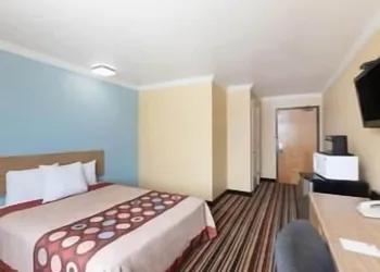 Super 8 by Wyndham Midland hotel thumbnail 7