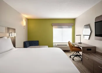 Holiday Inn Express Hotel & Suites Fredericksburg by IHG hotel thumbnail 7