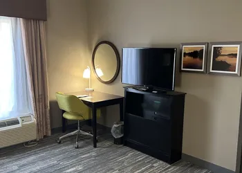 Comfort Inn & Suites Toledo North hotel thumbnail 5