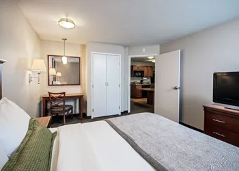 Candlewood Suites Perrysburg by IHG hotel thumbnail 5
