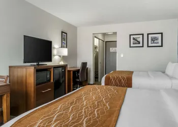 Comfort Inn East hotel thumbnail 5