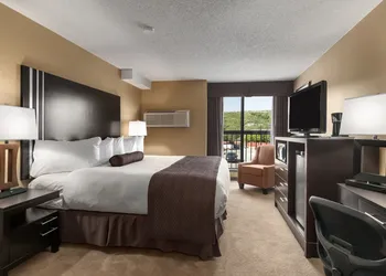 Days Inn by Wyndham Calgary Northwest hotel thumbnail 3