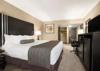Days Inn by Wyndham Calgary Northwest hotel thumbnail 6