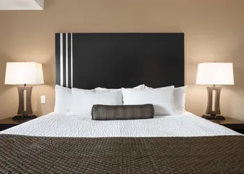 Days Inn by Wyndham Calgary Northwest hotel thumbnail 7