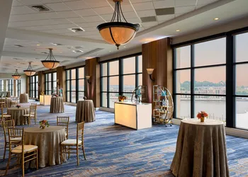 Baltimore Marriott Waterfront hotel thumbnail 3