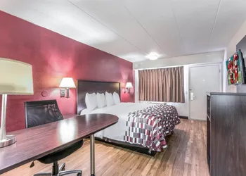 Red Roof Inn Columbia, MO hotel thumbnail 4