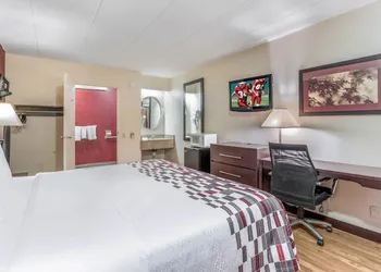Red Roof Inn Columbia, MO hotel thumbnail 7