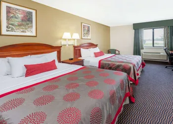 Ramada by Wyndham Columbia hotel thumbnail 3