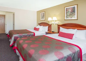 Ramada by Wyndham Columbia hotel thumbnail 4