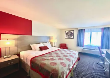 Ramada by Wyndham Columbia hotel thumbnail 6