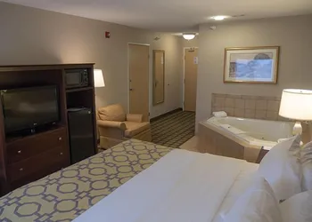 Baymont by Wyndham Fulton hotel thumbnail 7