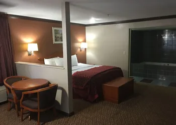 Days Inn by Wyndham Bishop hotel thumbnail 5
