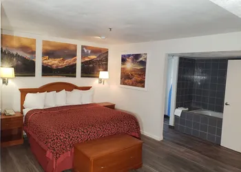 Days Inn by Wyndham Bishop hotel thumbnail 8