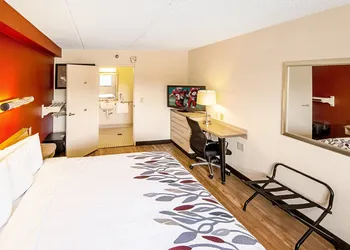Red Roof Inn Akron hotel thumbnail 5