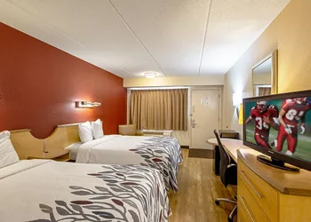 Red Roof Inn Akron hotel thumbnail 7