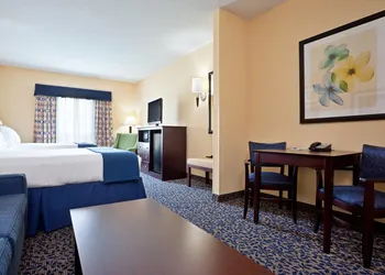 Holiday Inn Express & Suites Akron Regional Airport Area by IHG hotel thumbnail 2