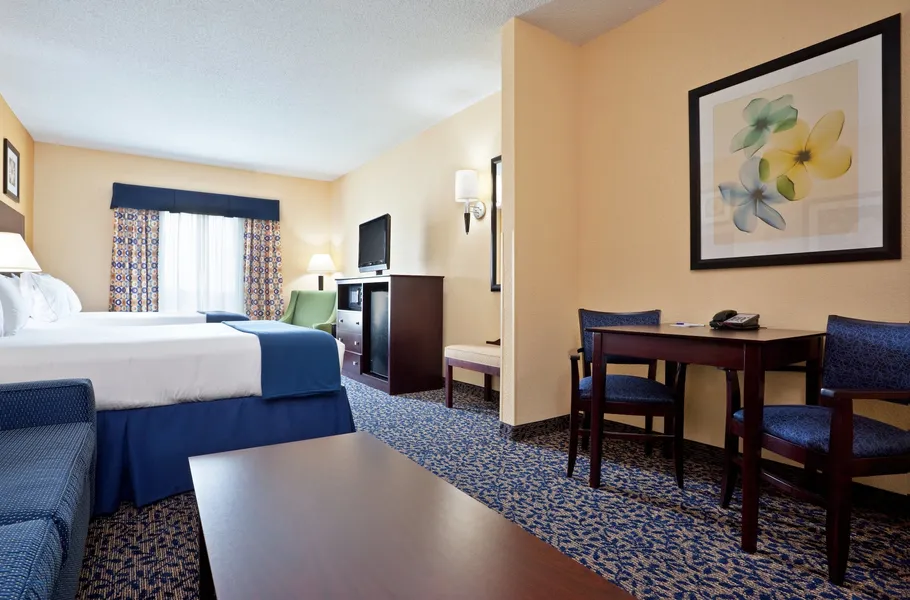 Holiday Inn Express & Suites Akron Regional Airport Area by IHG hotel detail image 2
