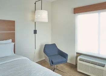 Holiday Inn Express & Suites Akron Regional Airport Area by IHG hotel thumbnail 7