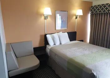 Split Mountain Motel hotel thumbnail 3
