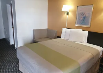 Split Mountain Motel hotel thumbnail 4