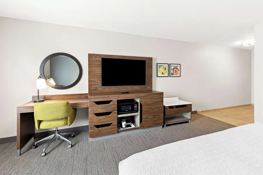 Hampton Inn & Suites Canton hotel detail image 6