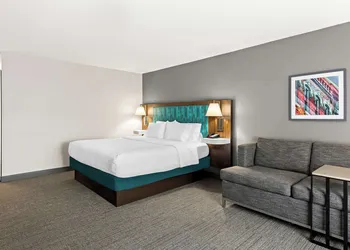 Hampton Inn & Suites Canton hotel thumbnail 7