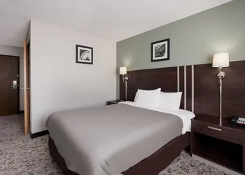 Quality Inn Hall of Fame hotel thumbnail 6