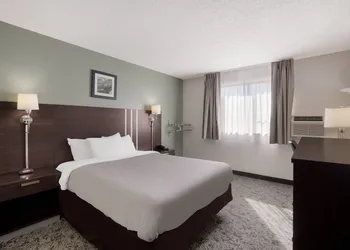 Quality Inn Hall of Fame hotel thumbnail 7