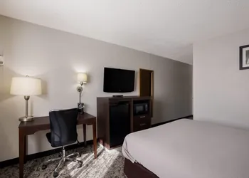 Quality Inn Hall of Fame hotel thumbnail 8